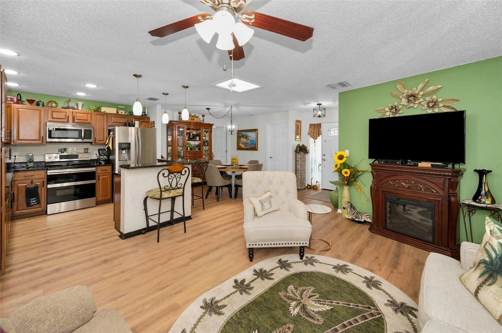 3233 CARRIAGE DR