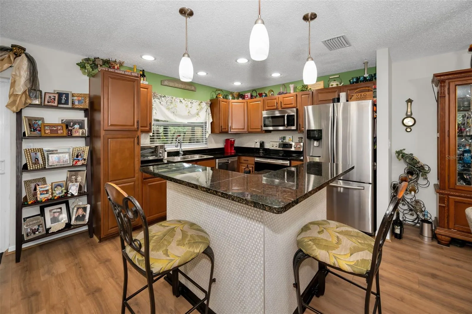 3233 CARRIAGE DR