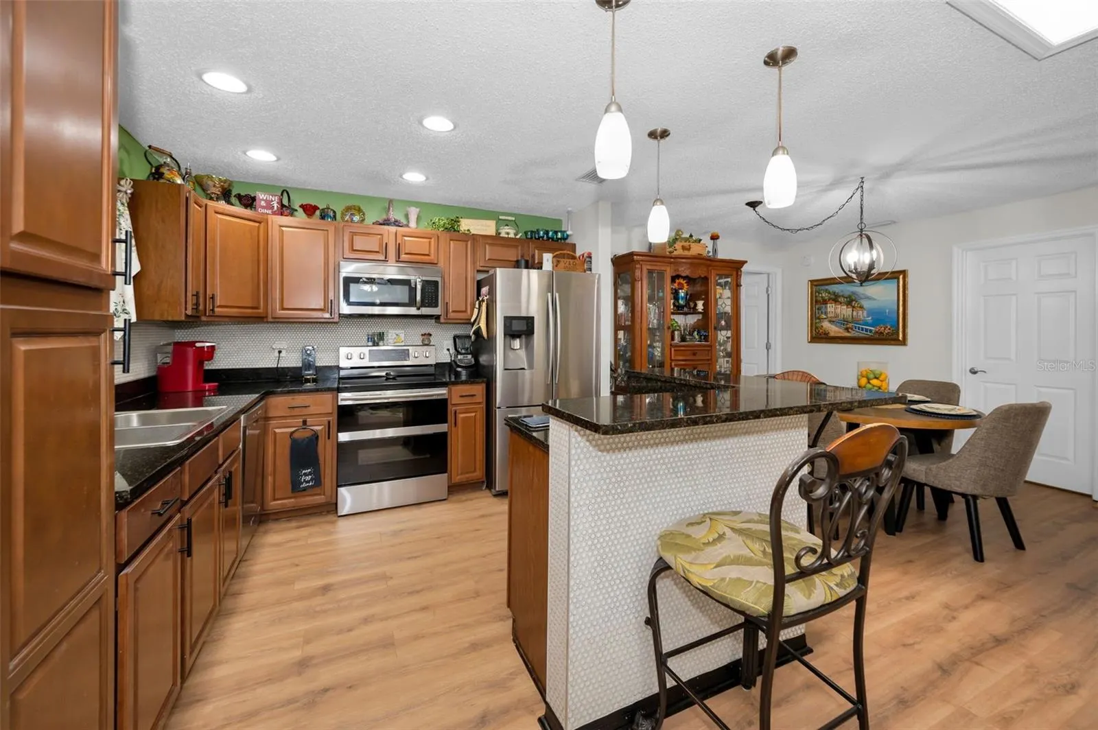 3233 CARRIAGE DR