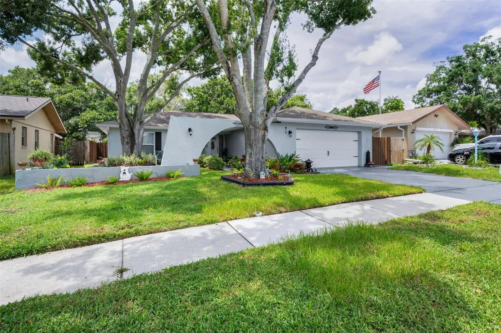 3233 CARRIAGE DR