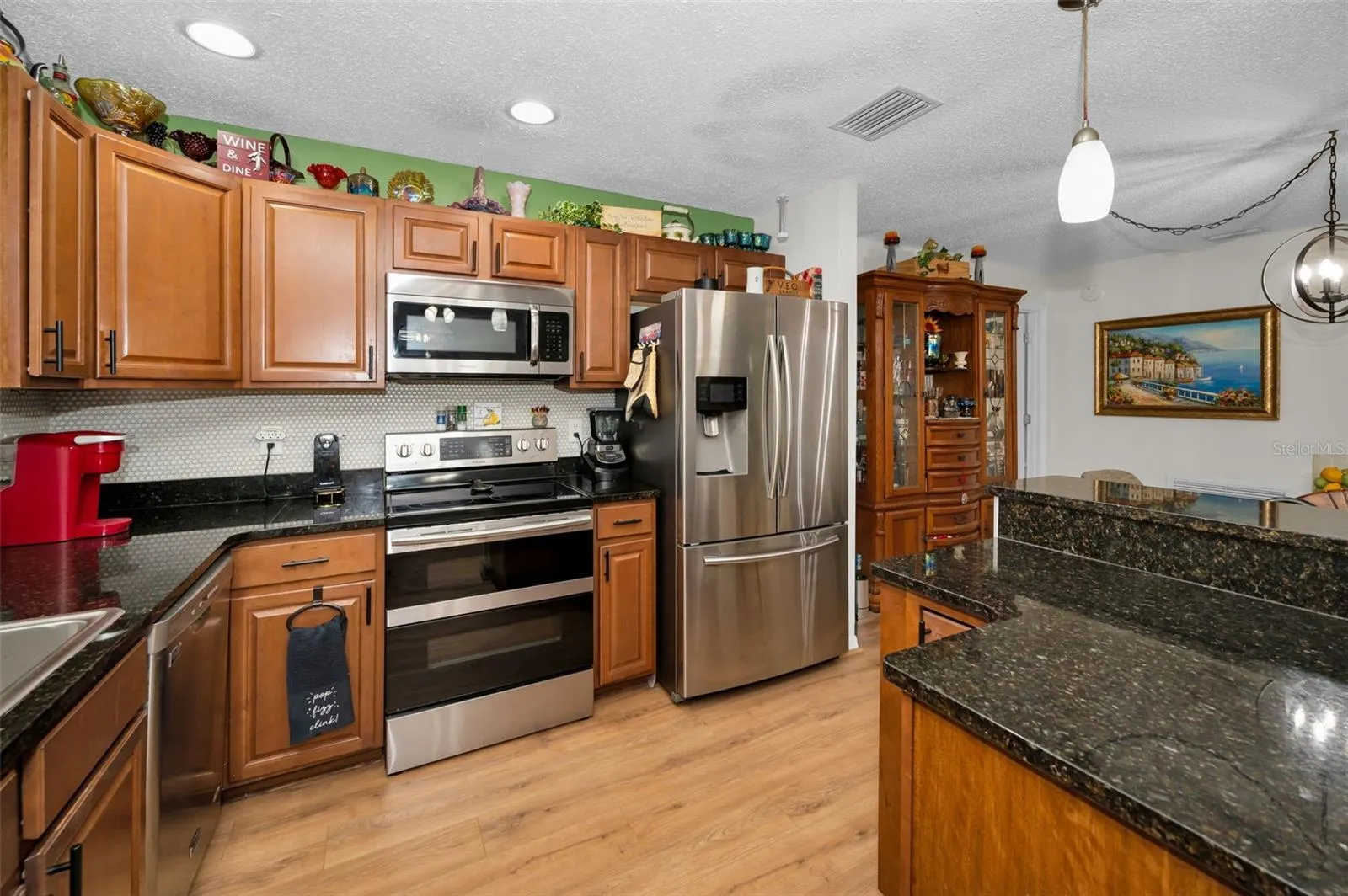 3233 CARRIAGE DR