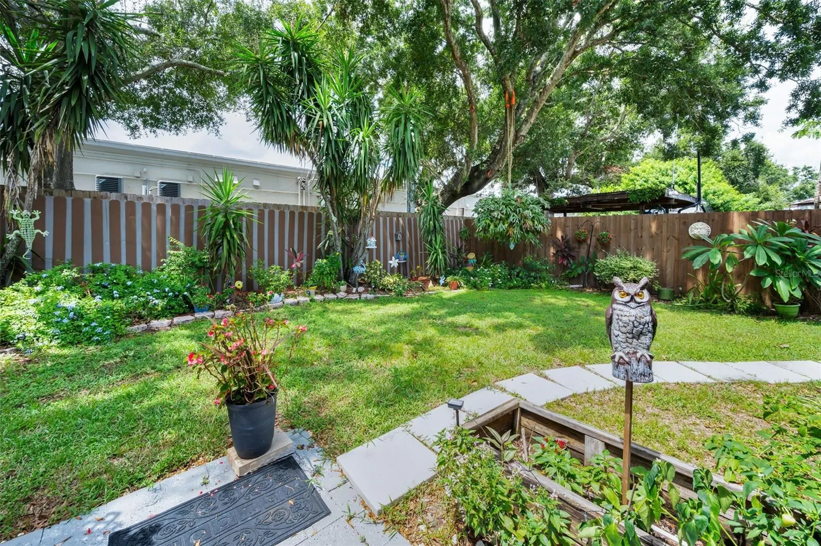 3233 CARRIAGE DR