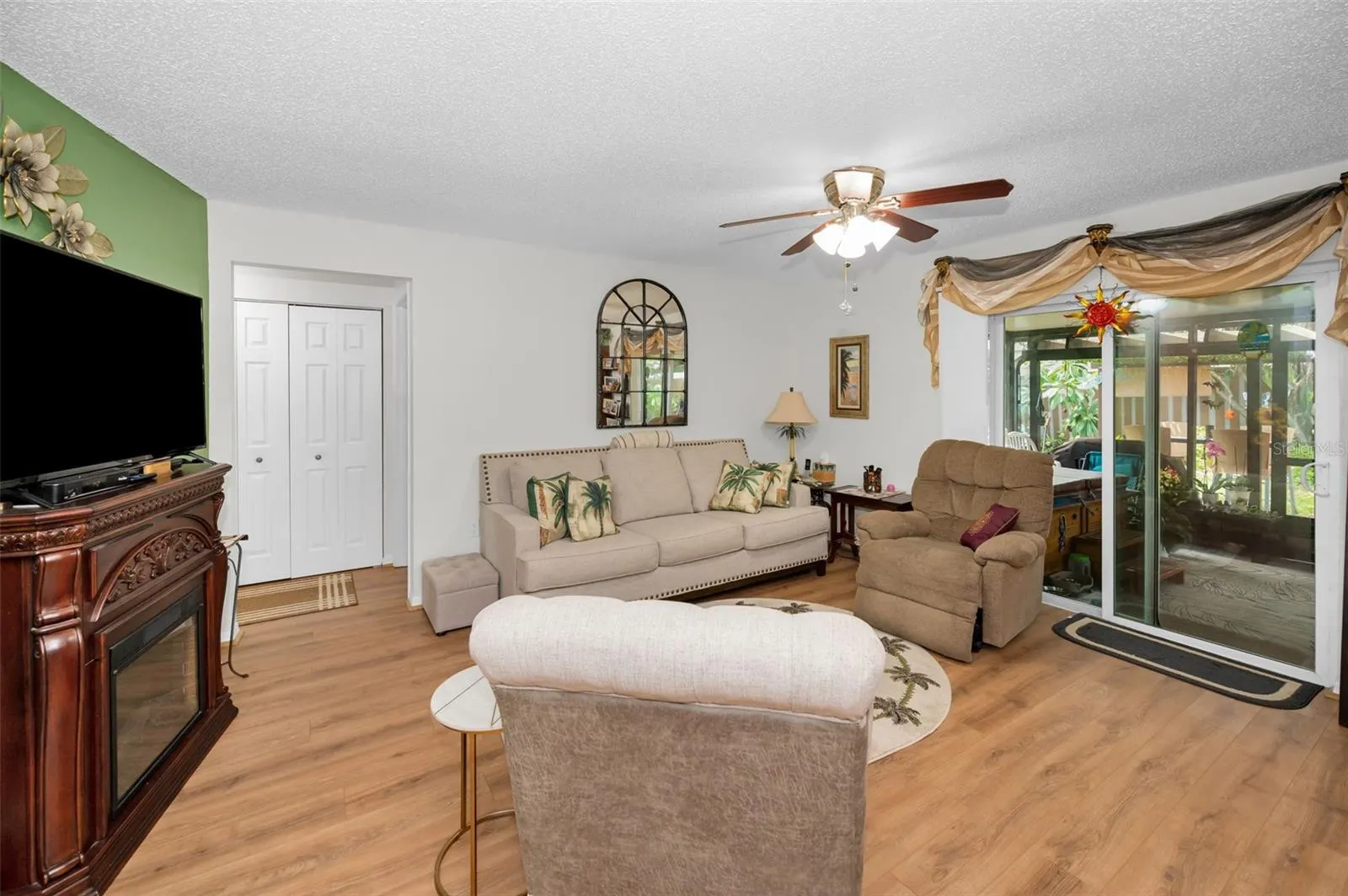 3233 CARRIAGE DR
