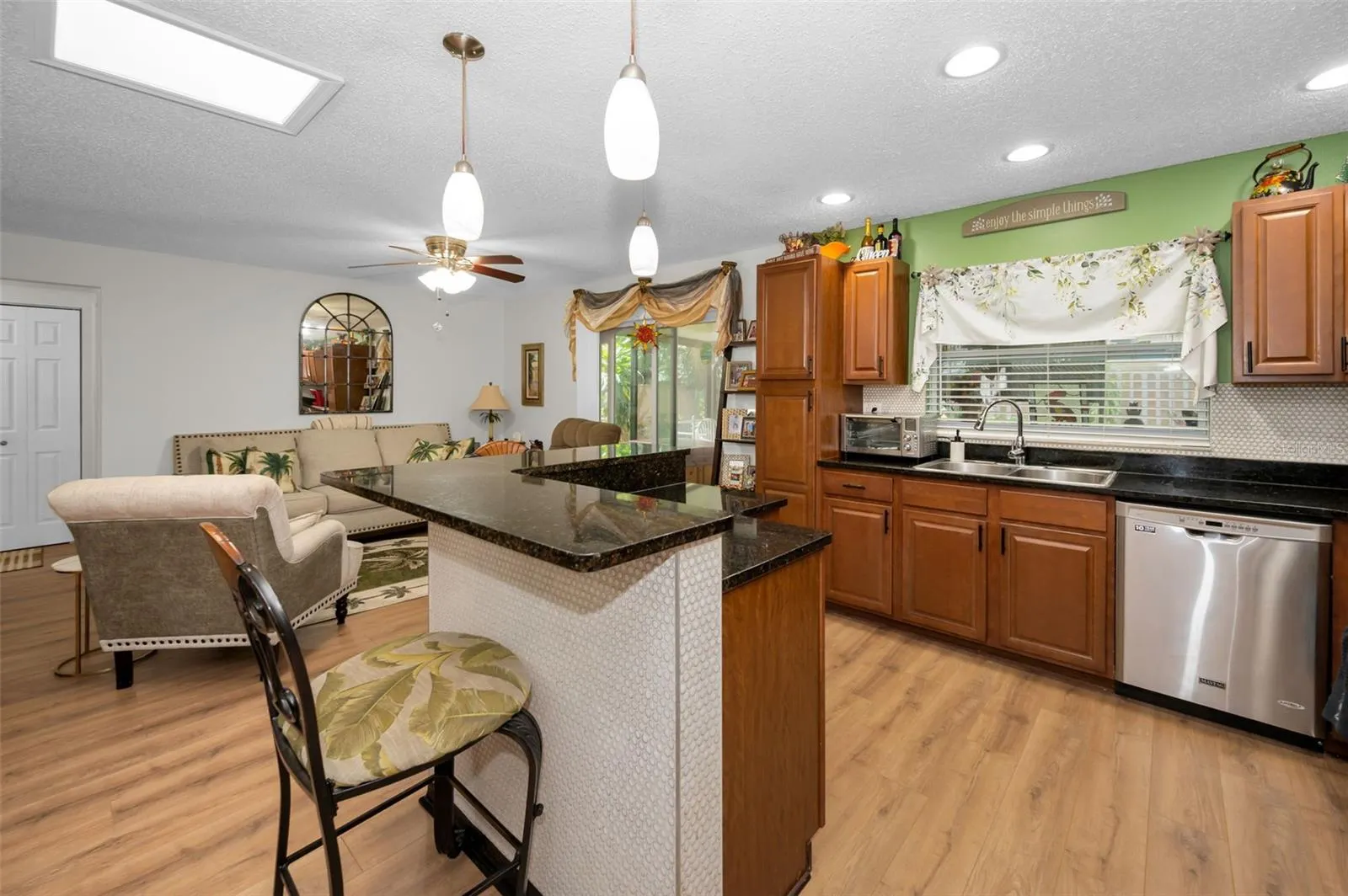 3233 CARRIAGE DR