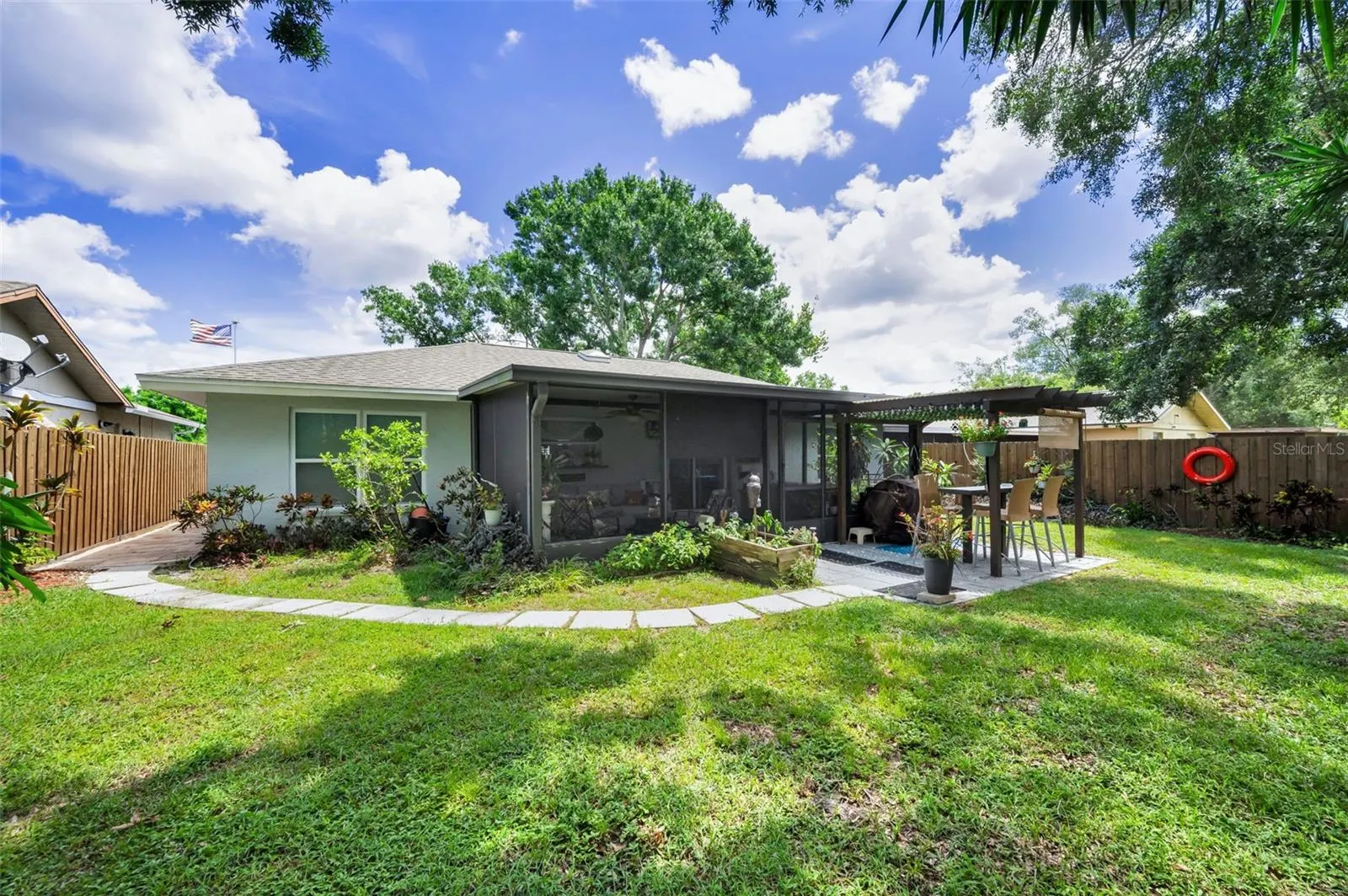 3233 CARRIAGE DR