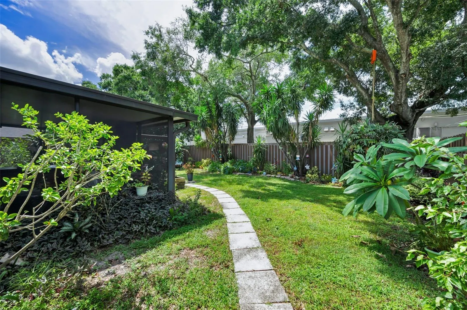 3233 CARRIAGE DR