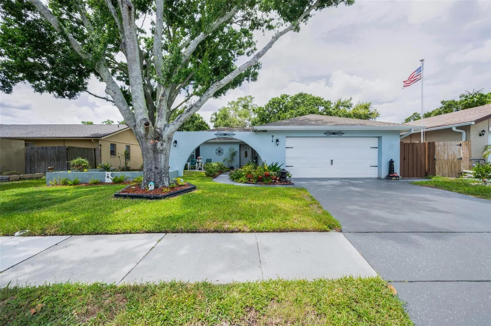 3233 CARRIAGE DR