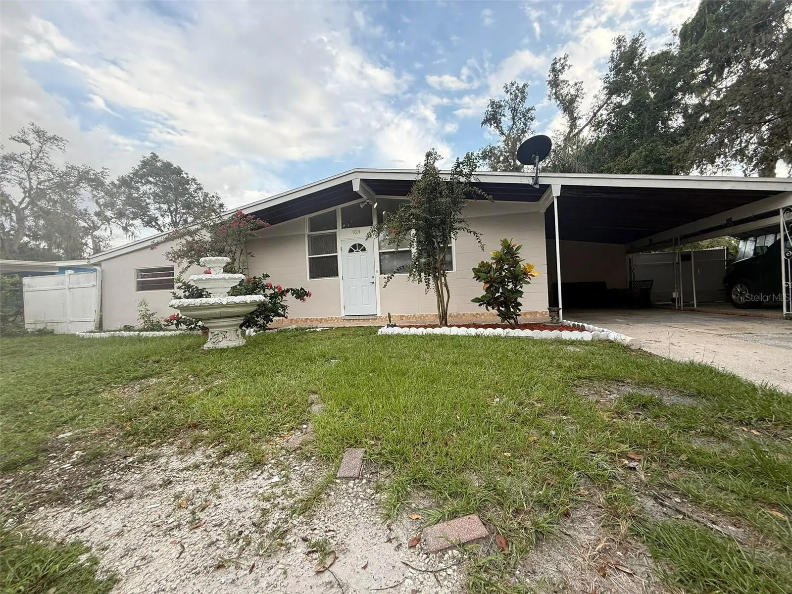 924 LAKEWOOD AVE