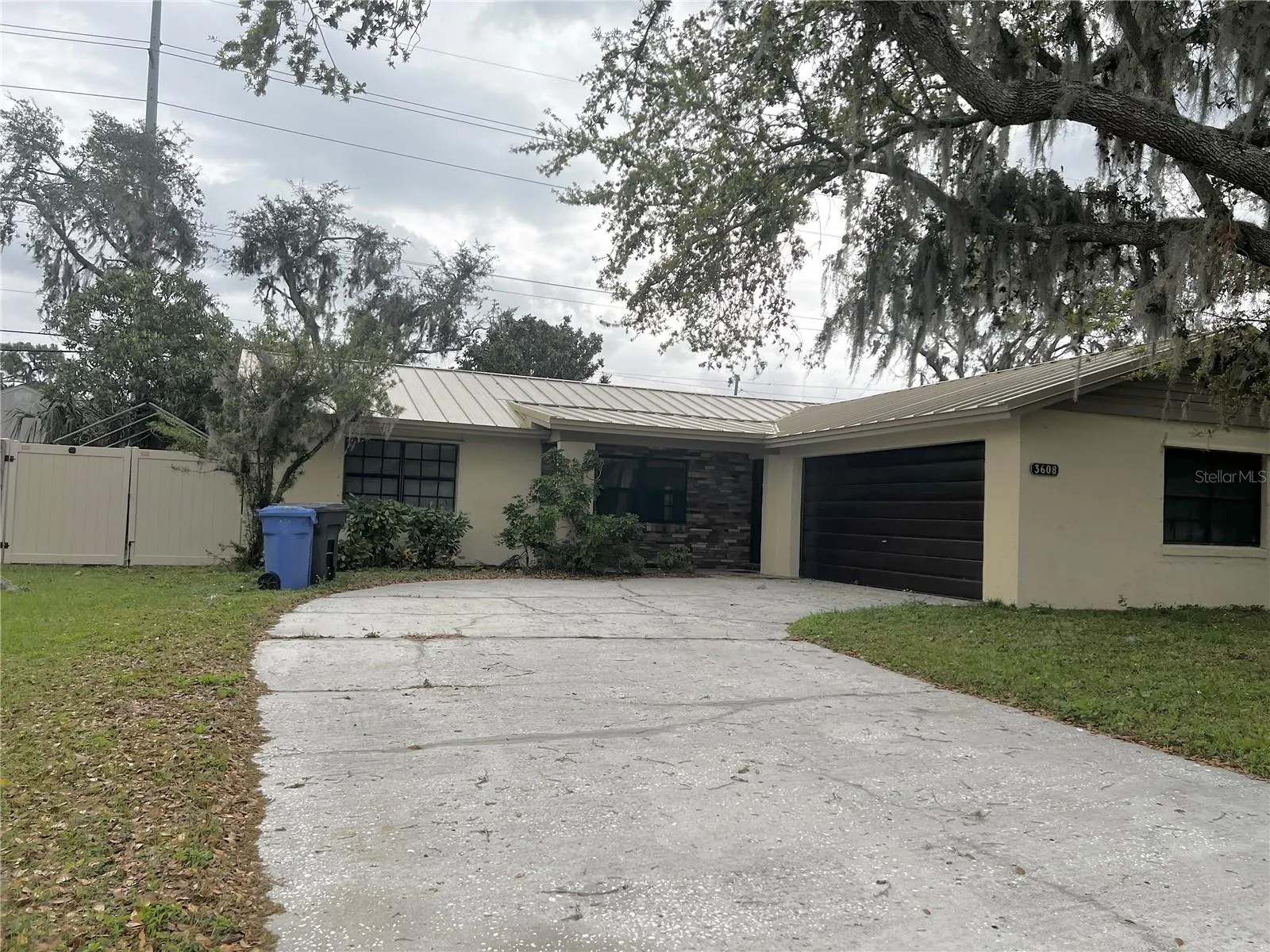 3608 OAK BARK LN