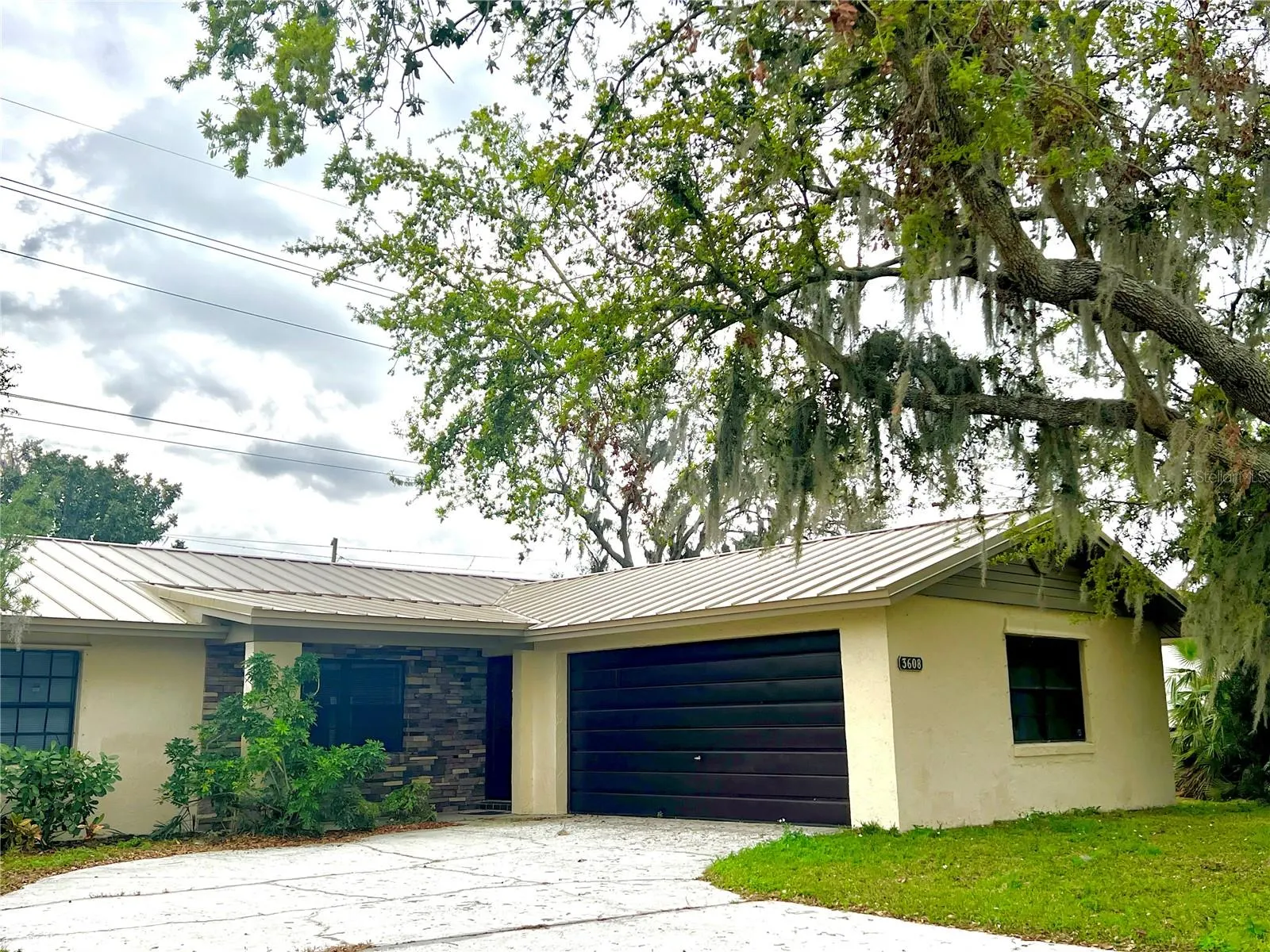 3608 OAK BARK LN