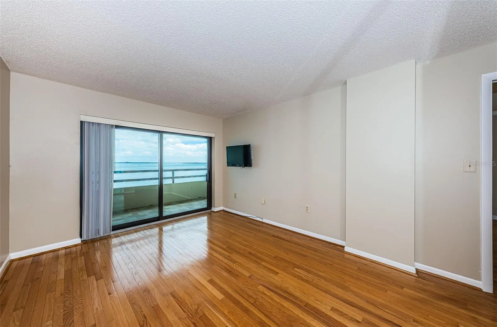 103 1ST ST E #208, #208