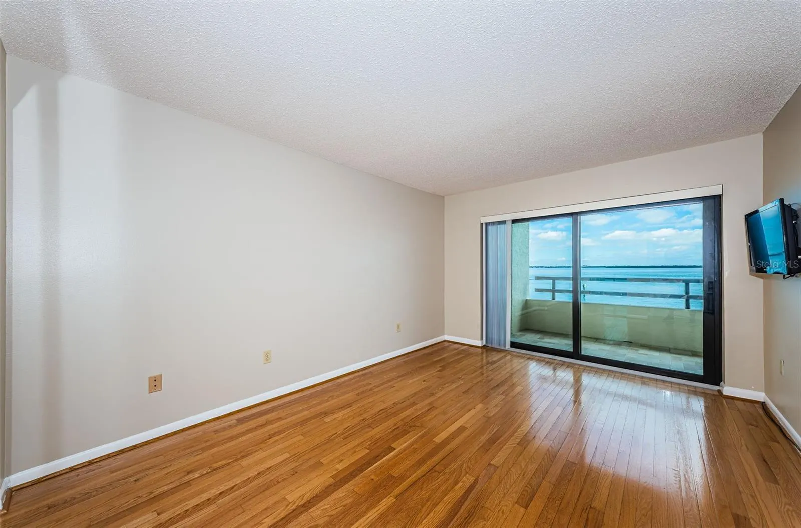 103 1ST ST E #208, #208