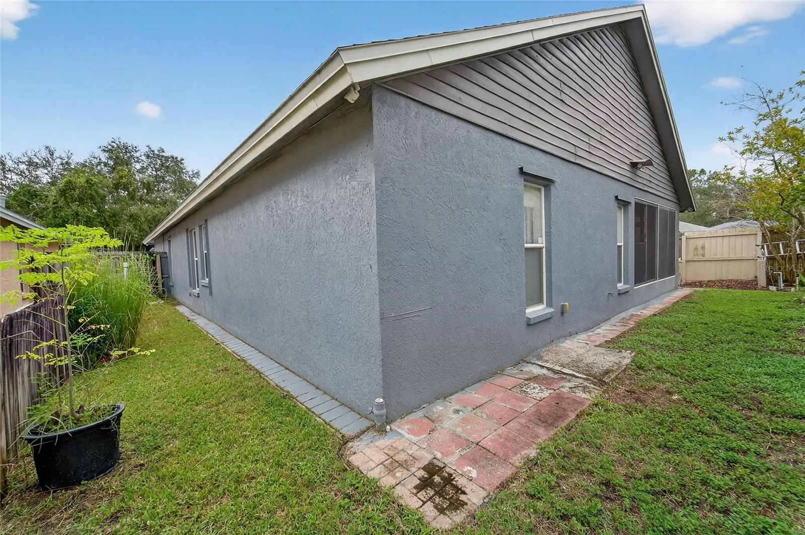 1727 SCOTCH PINE DR