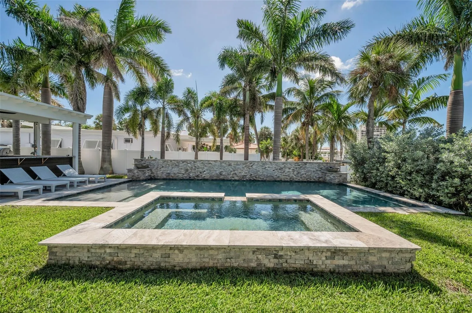 4250 BELLE VISTA DR