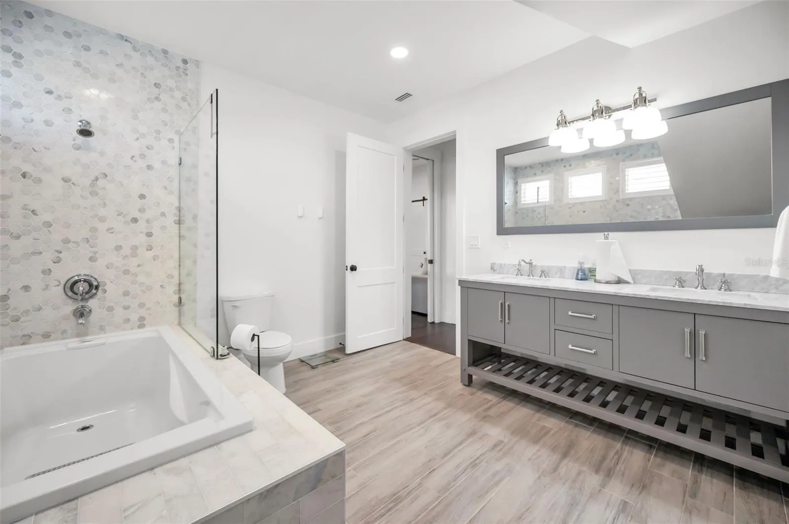4250 BELLE VISTA DR
