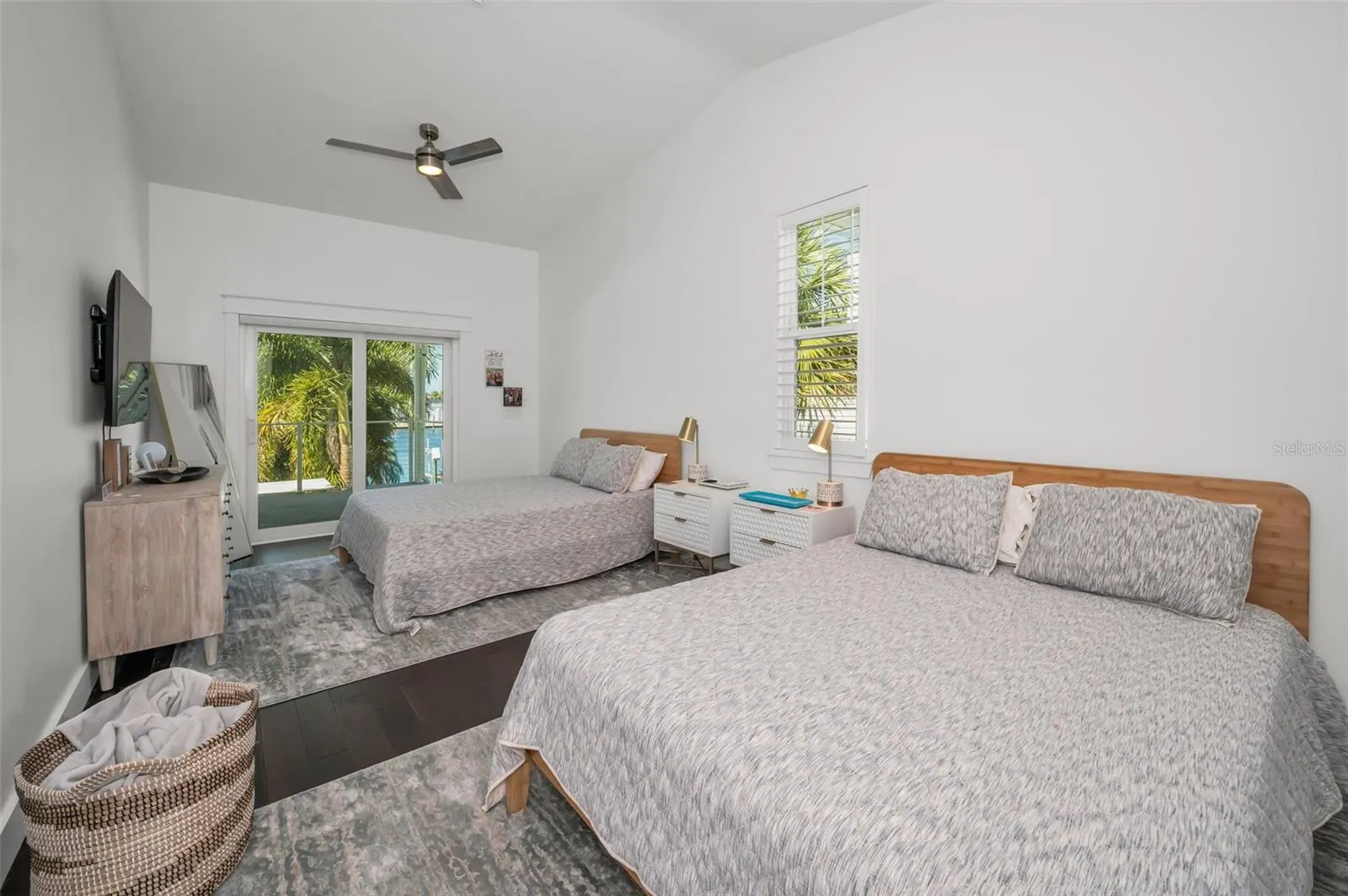 4250 BELLE VISTA DR