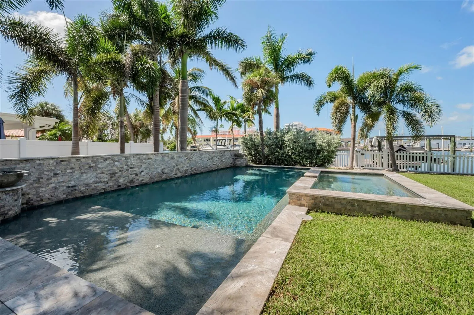 4250 BELLE VISTA DR