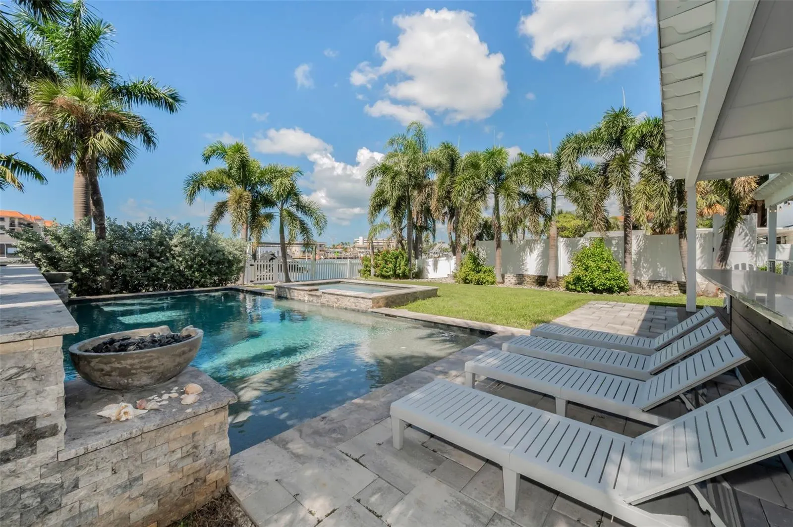 4250 BELLE VISTA DR
