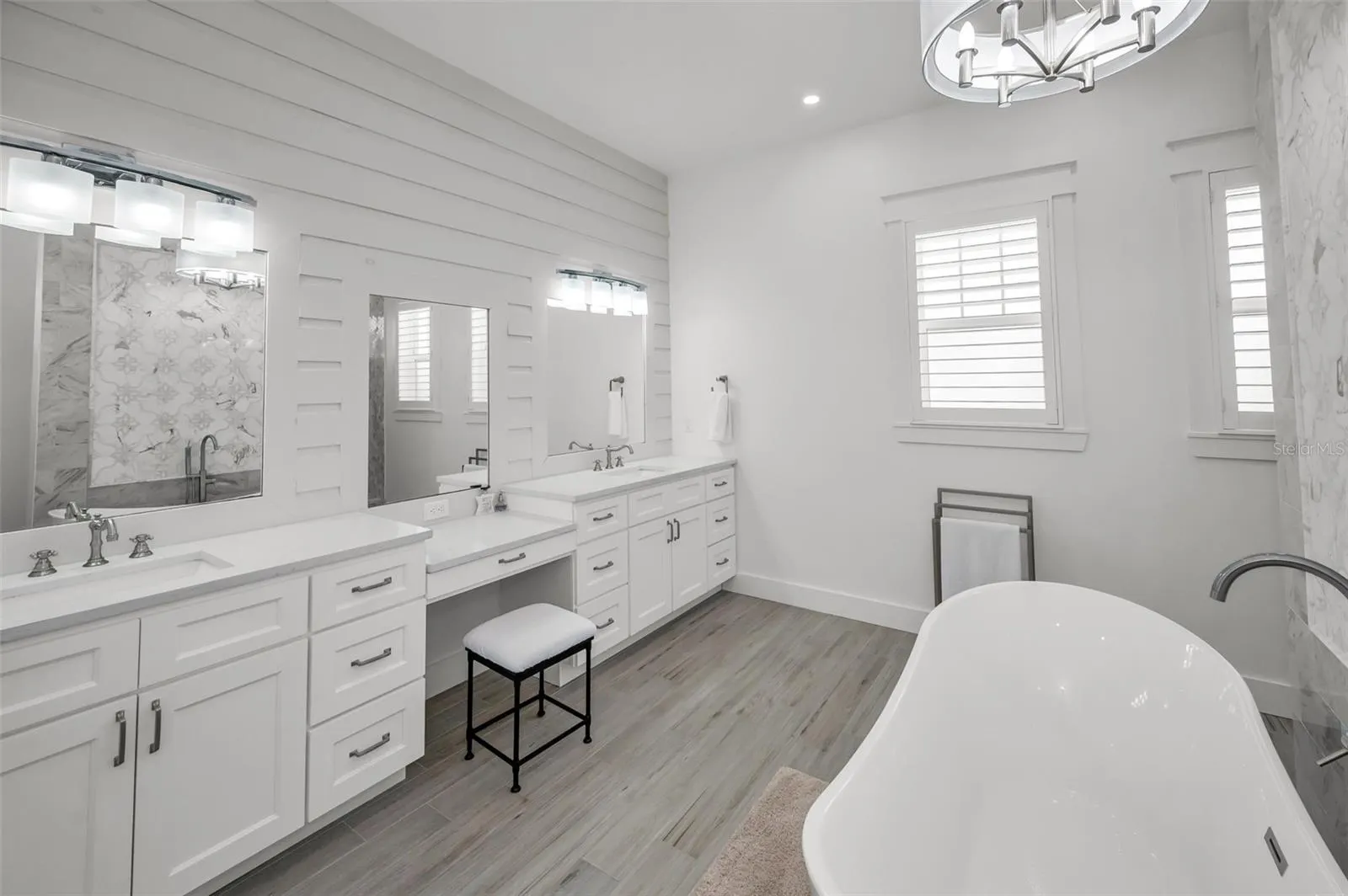 4250 BELLE VISTA DR