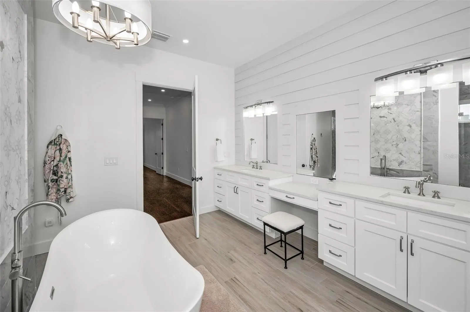 4250 BELLE VISTA DR