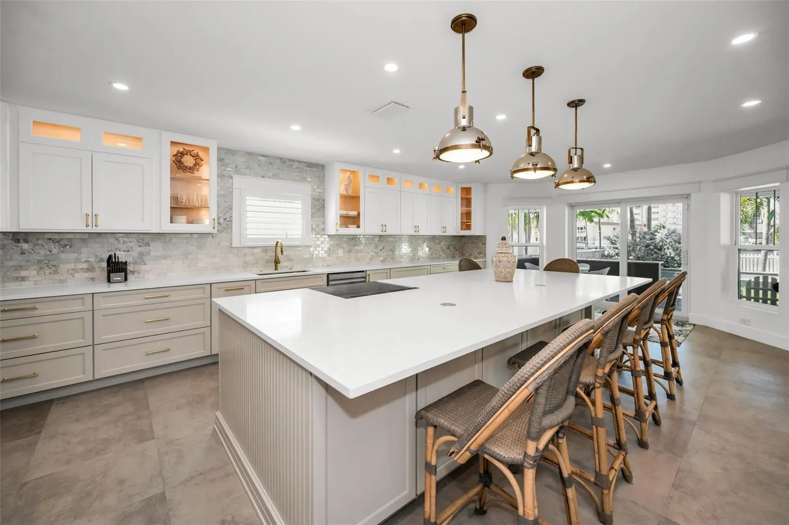 4250 BELLE VISTA DR