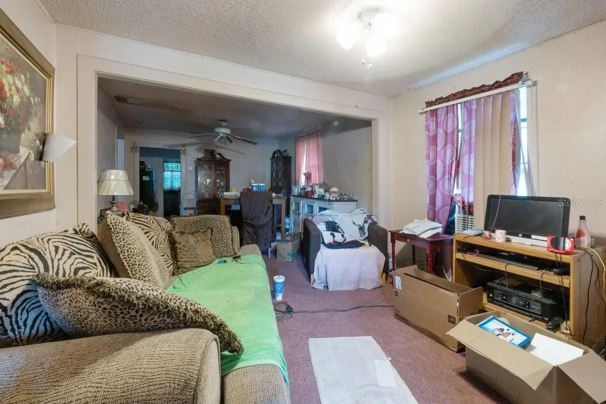 1041 ANDERSON AVE