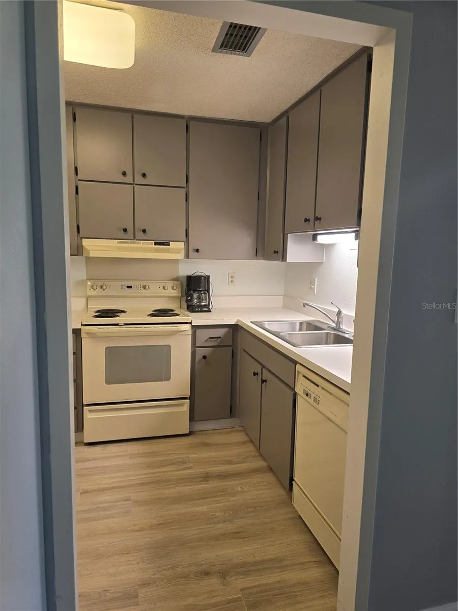 2700 BAYSHORE BLVD #1302, #1302