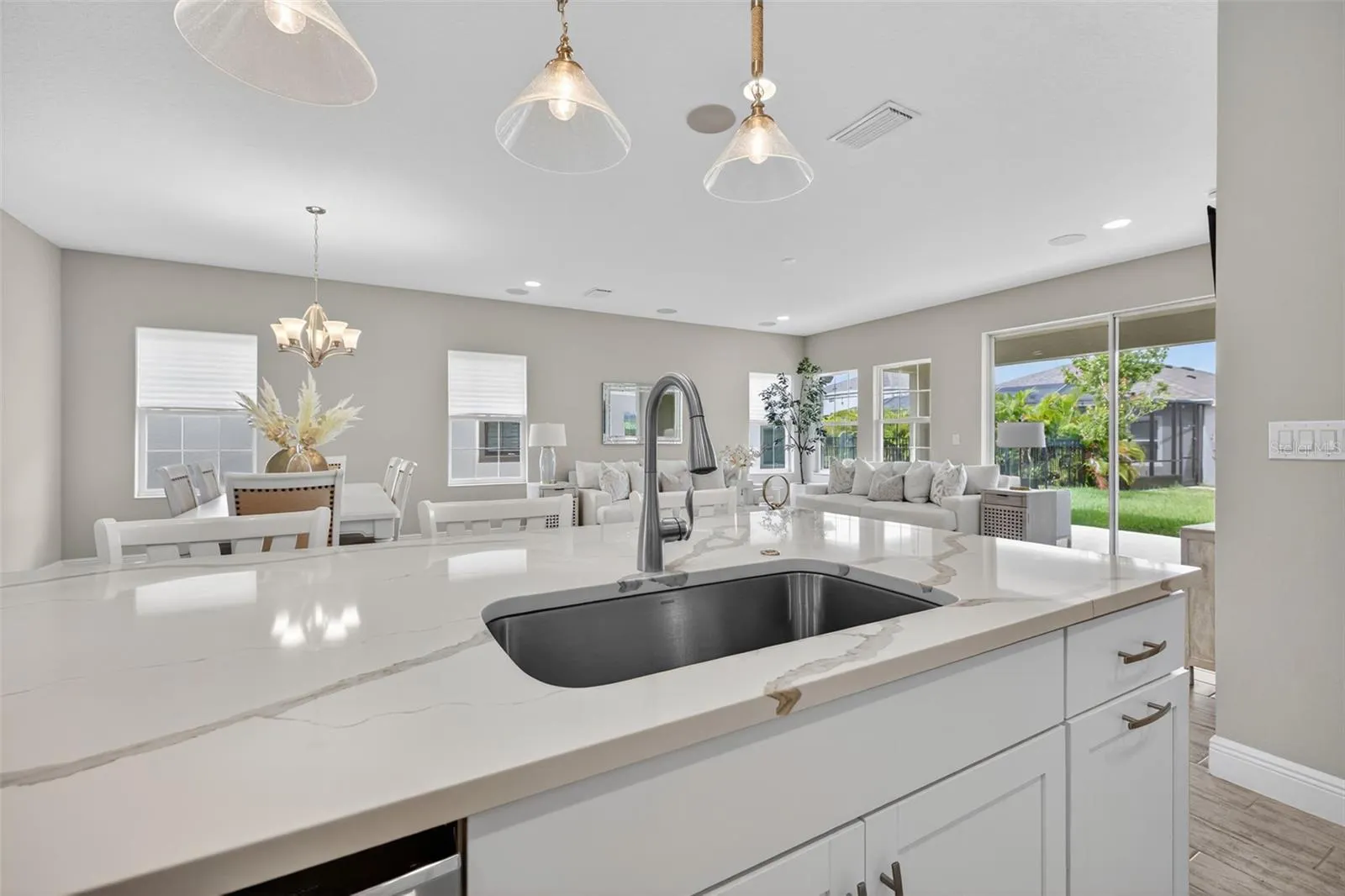 5532 DEL CORONADO DR