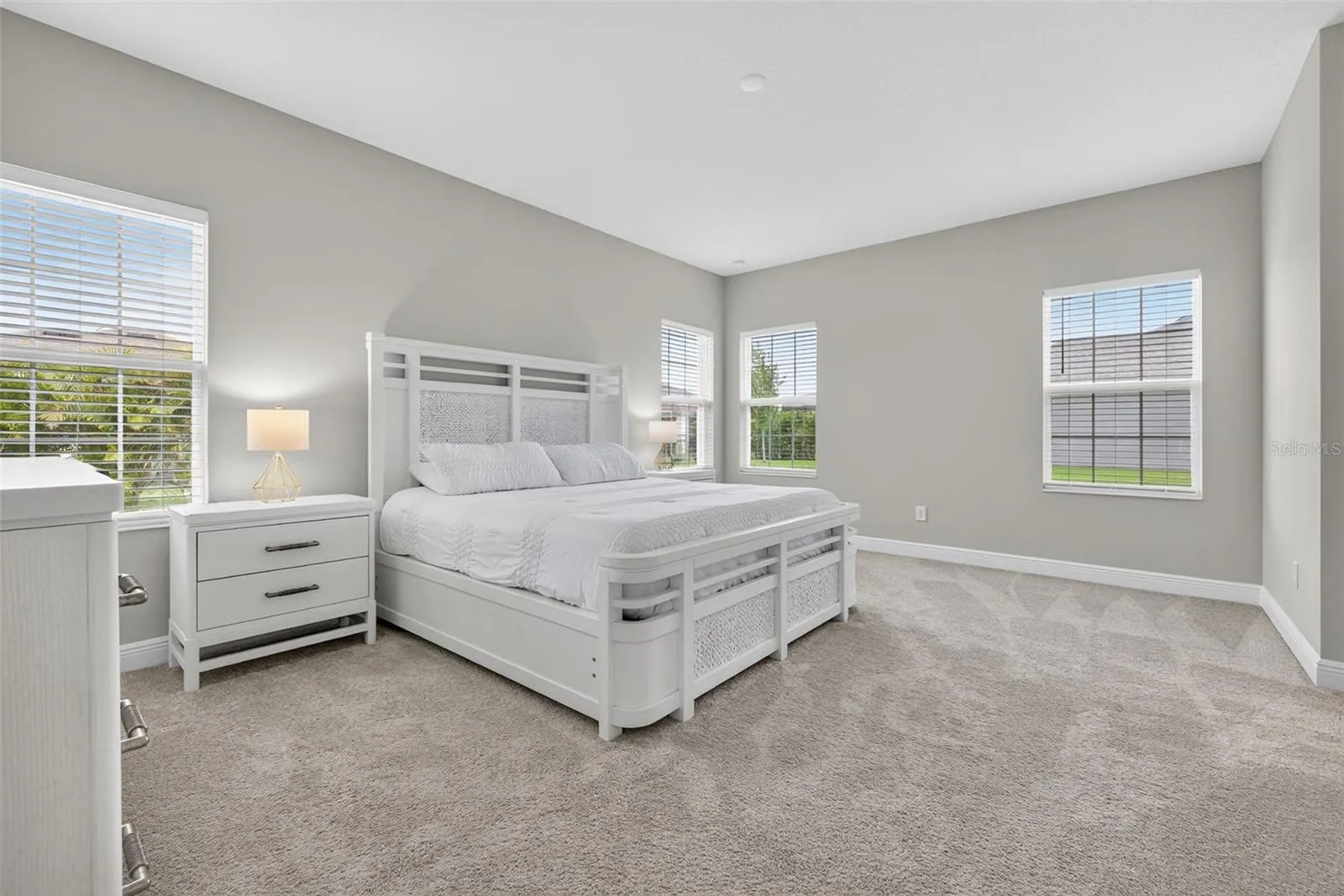 5532 DEL CORONADO DR