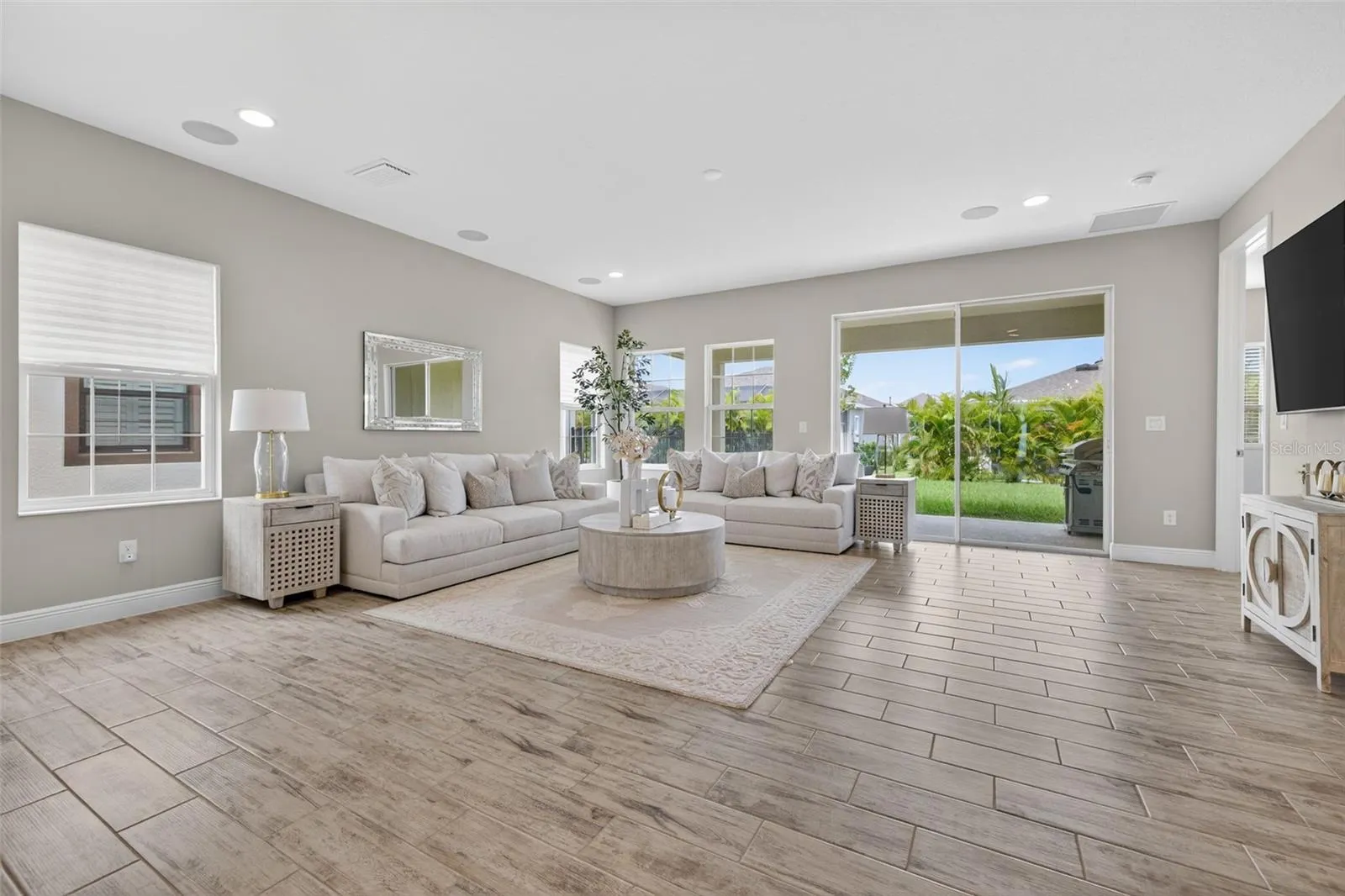 5532 DEL CORONADO DR