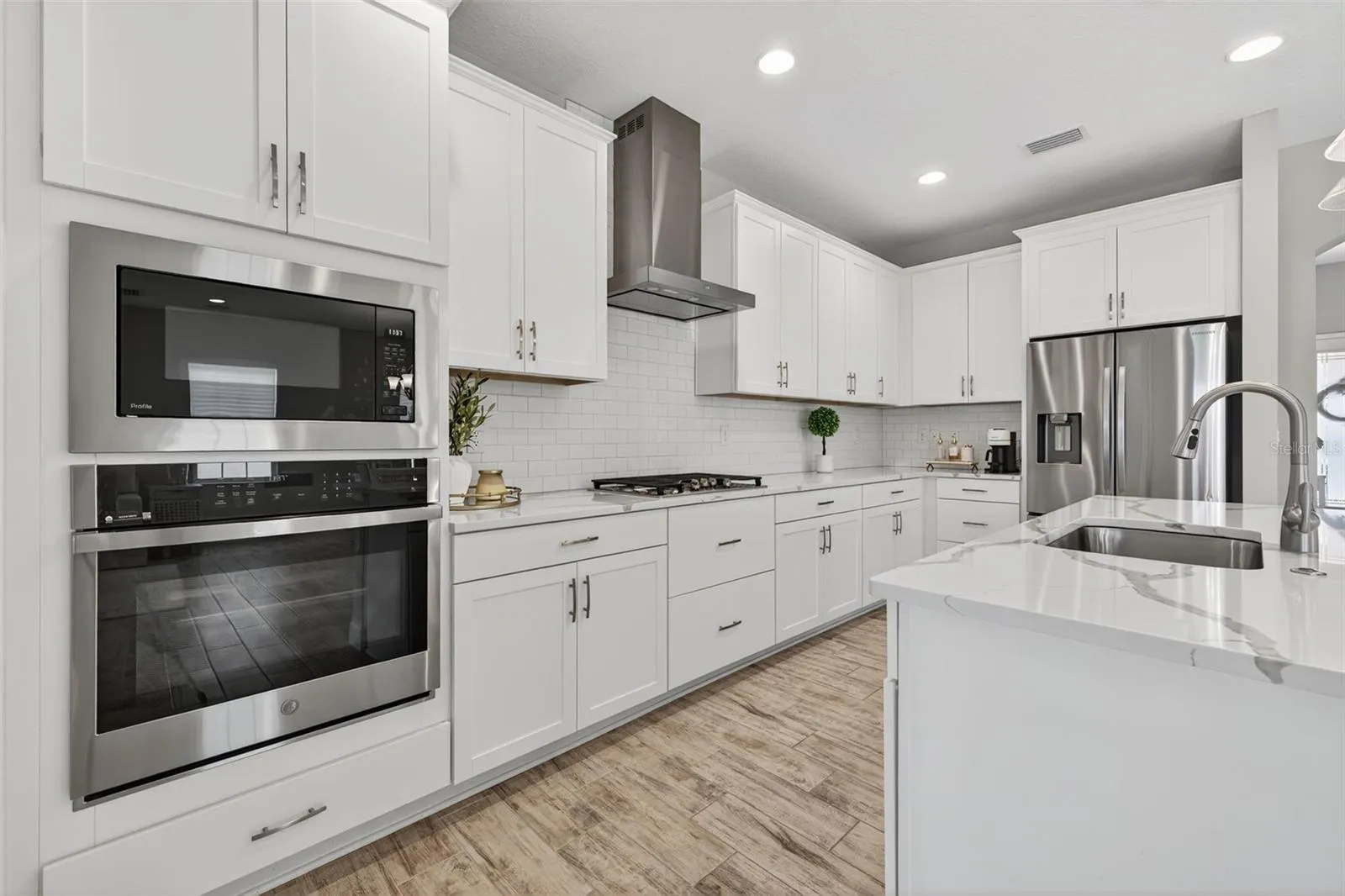 5532 DEL CORONADO DR