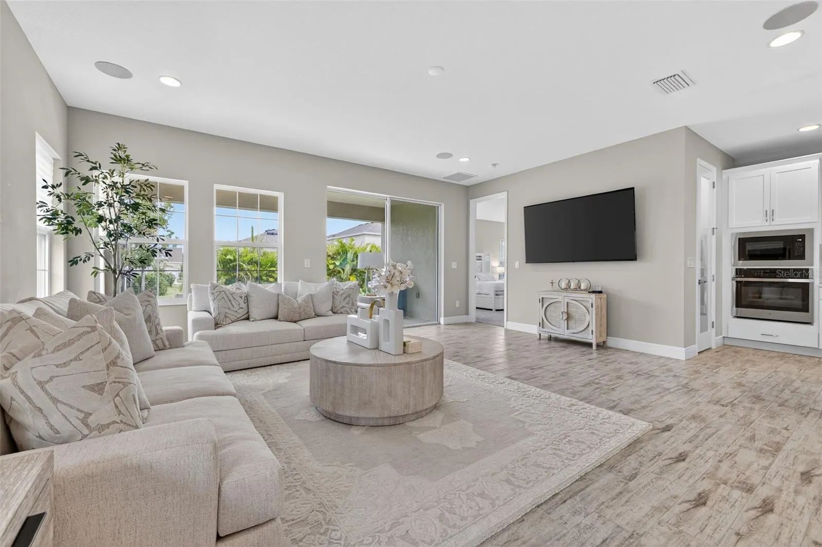 5532 DEL CORONADO DR