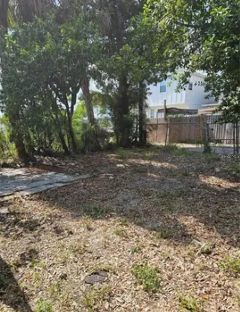 1935 W UNION ST