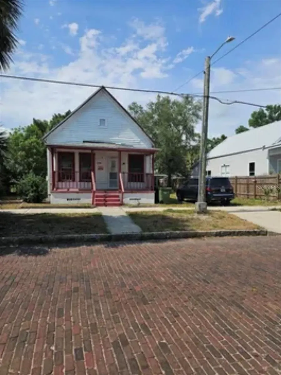 1935 W UNION ST