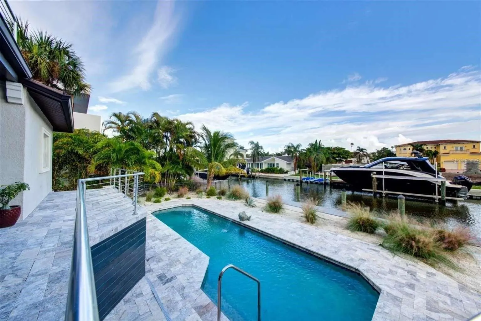 562 RANGER LN
