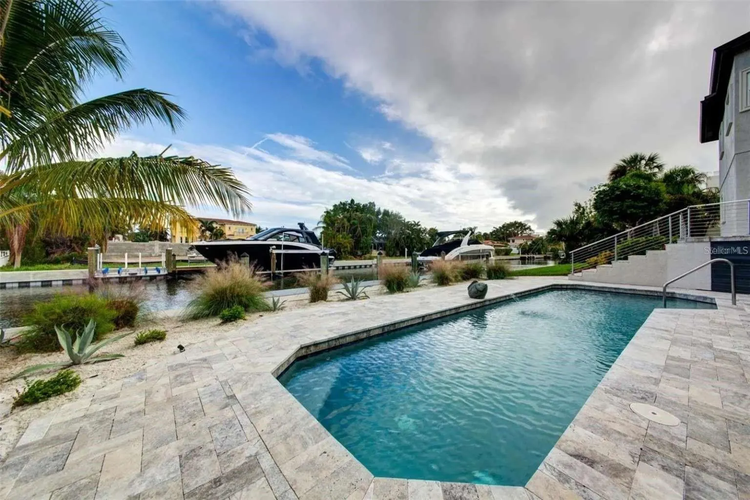 562 RANGER LN