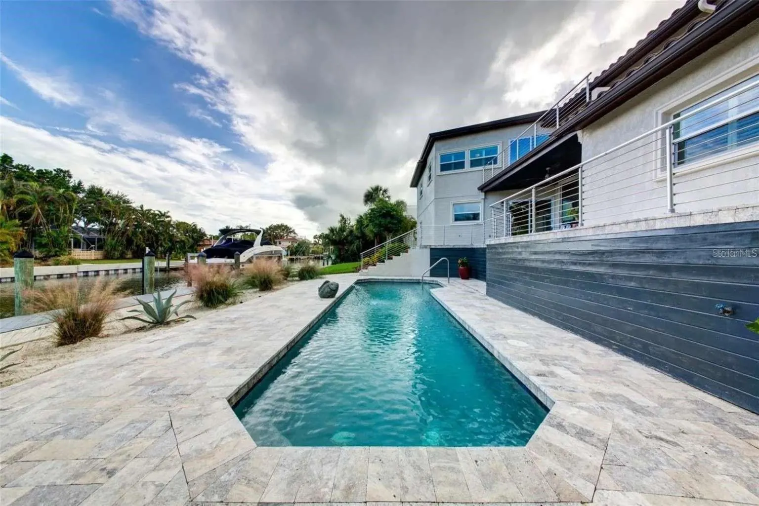 562 RANGER LN