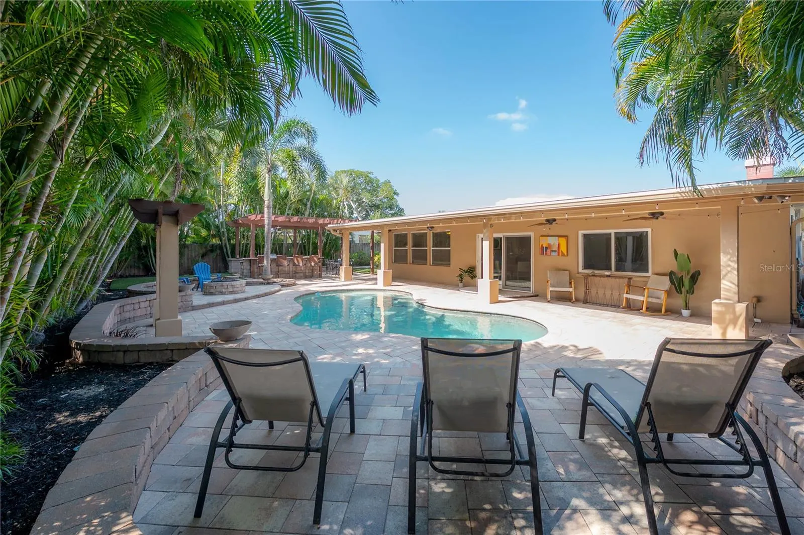 3935 W EDEN ROC CIR
