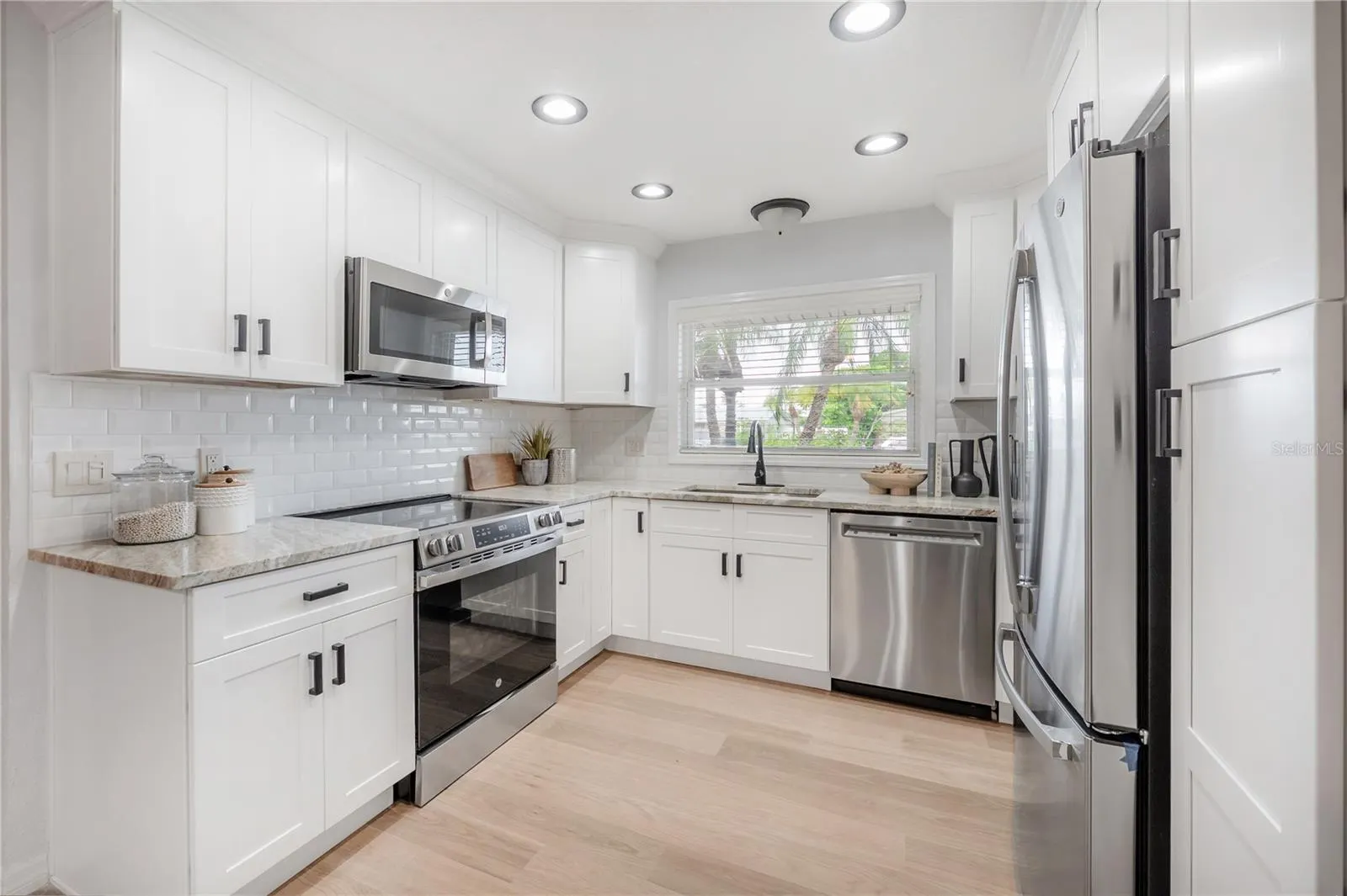 3935 W EDEN ROC CIR