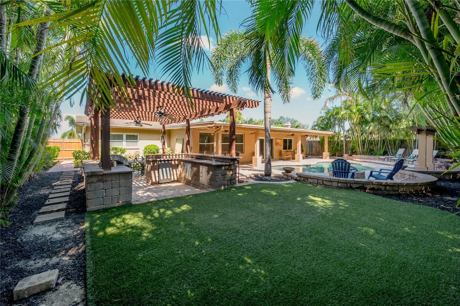3935 W EDEN ROC CIR