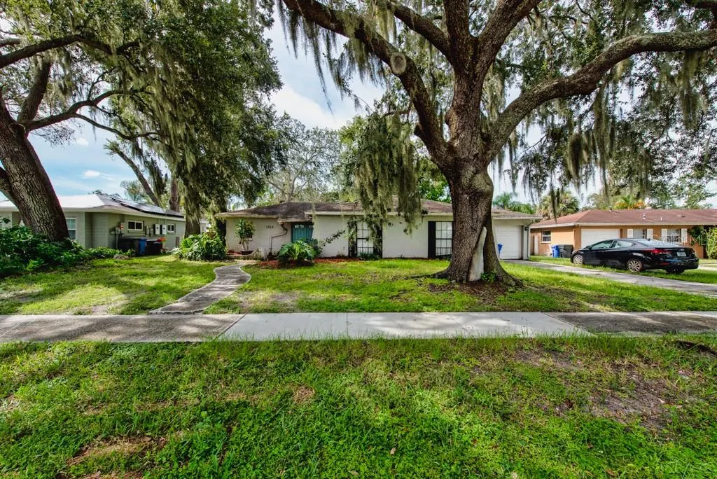 1013 HALLWOOD LOOP