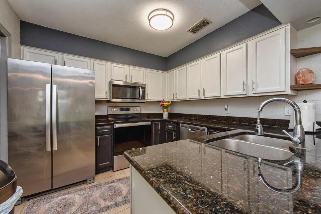 1013 HALLWOOD LOOP