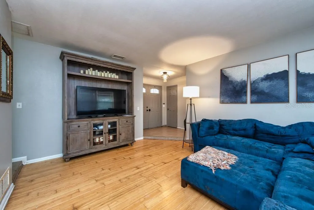 1013 HALLWOOD LOOP