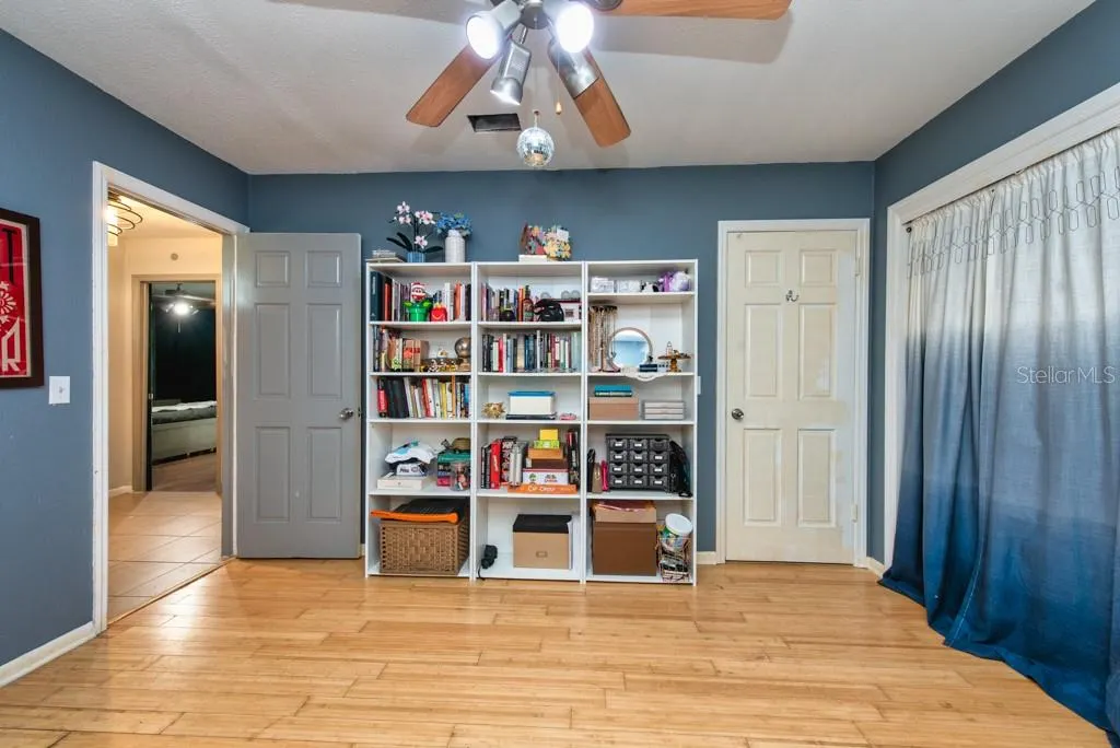 1013 HALLWOOD LOOP