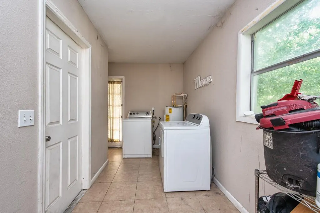 1013 HALLWOOD LOOP