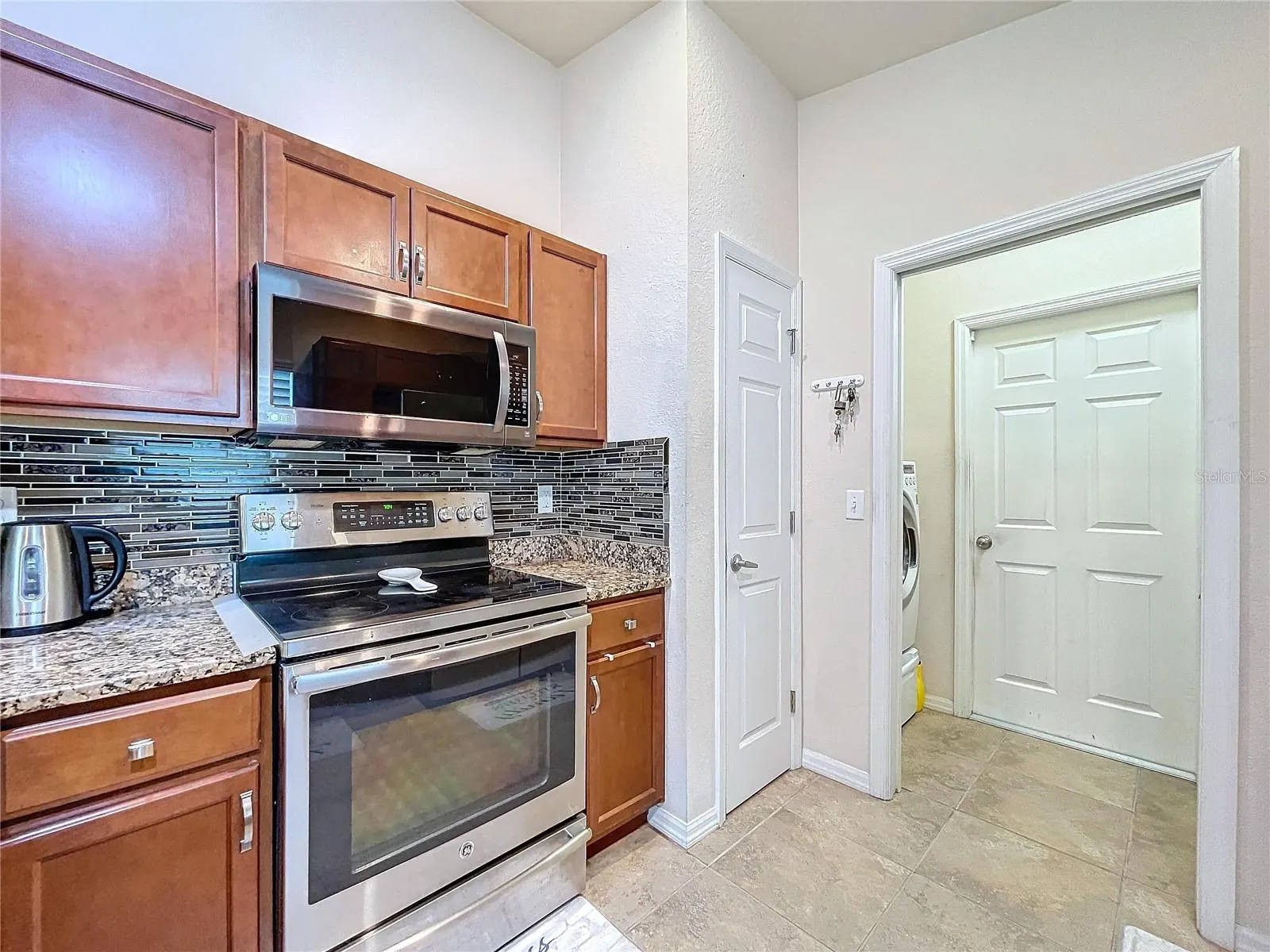 11338 SOUTHWIND LAKE DR