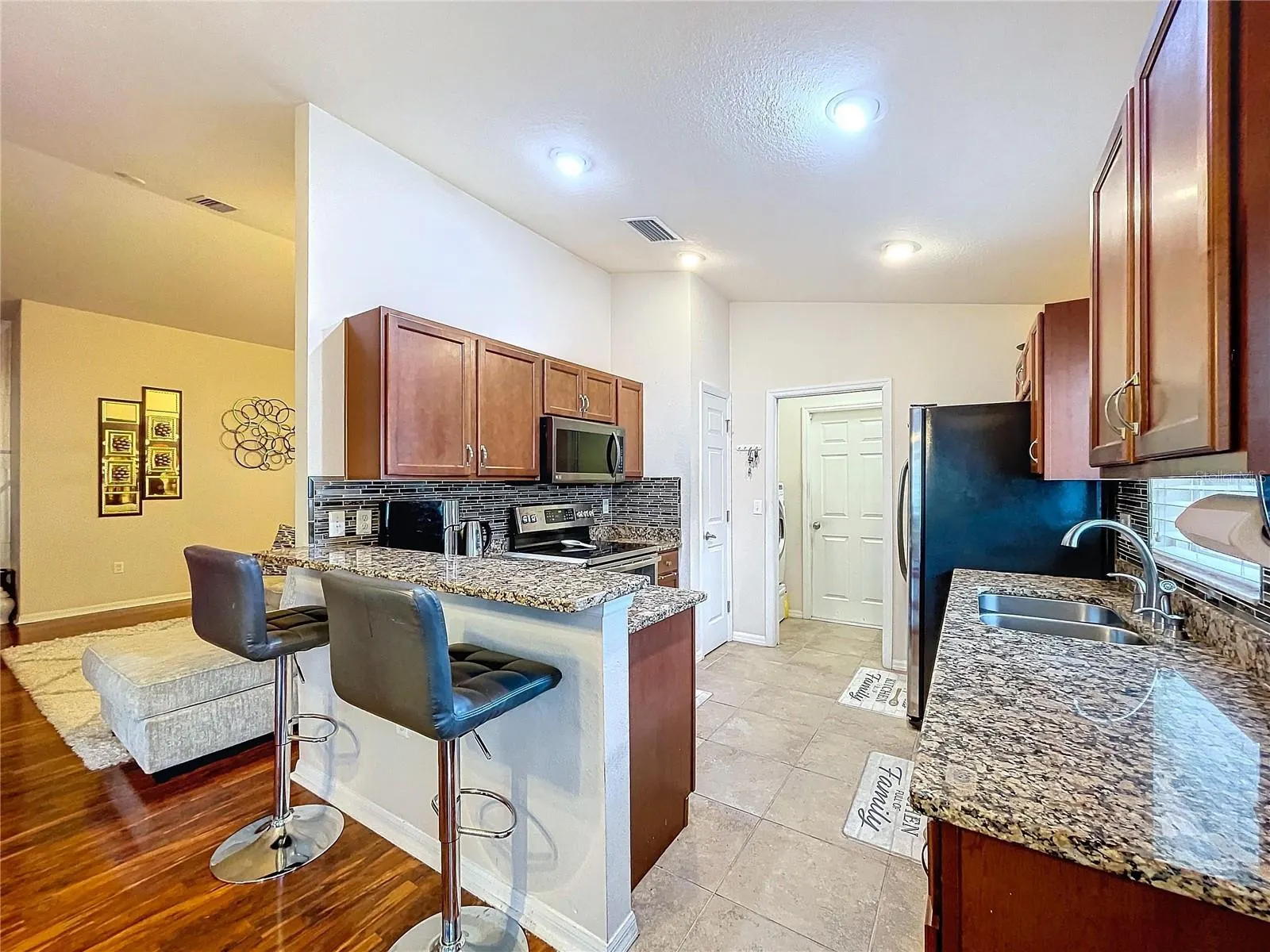 11338 SOUTHWIND LAKE DR