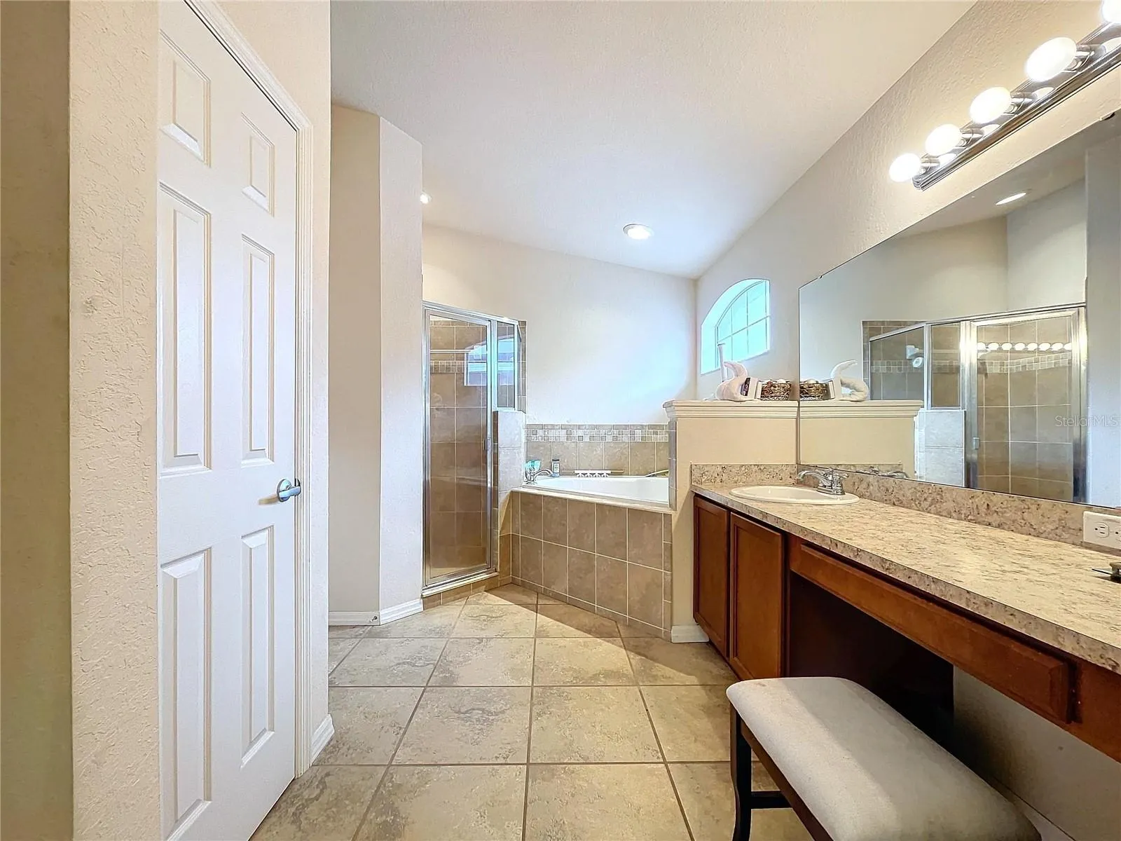 11338 SOUTHWIND LAKE DR
