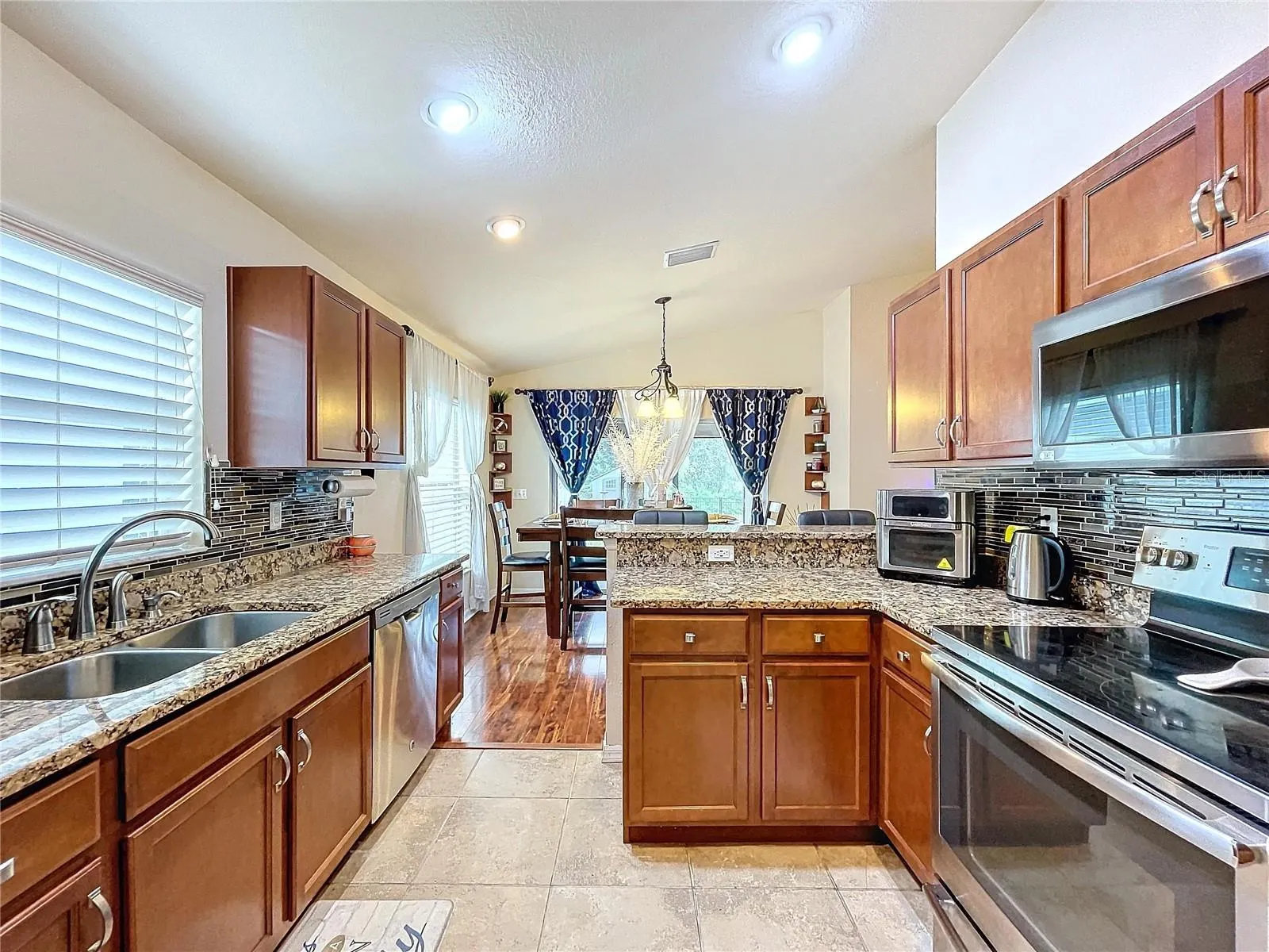 11338 SOUTHWIND LAKE DR