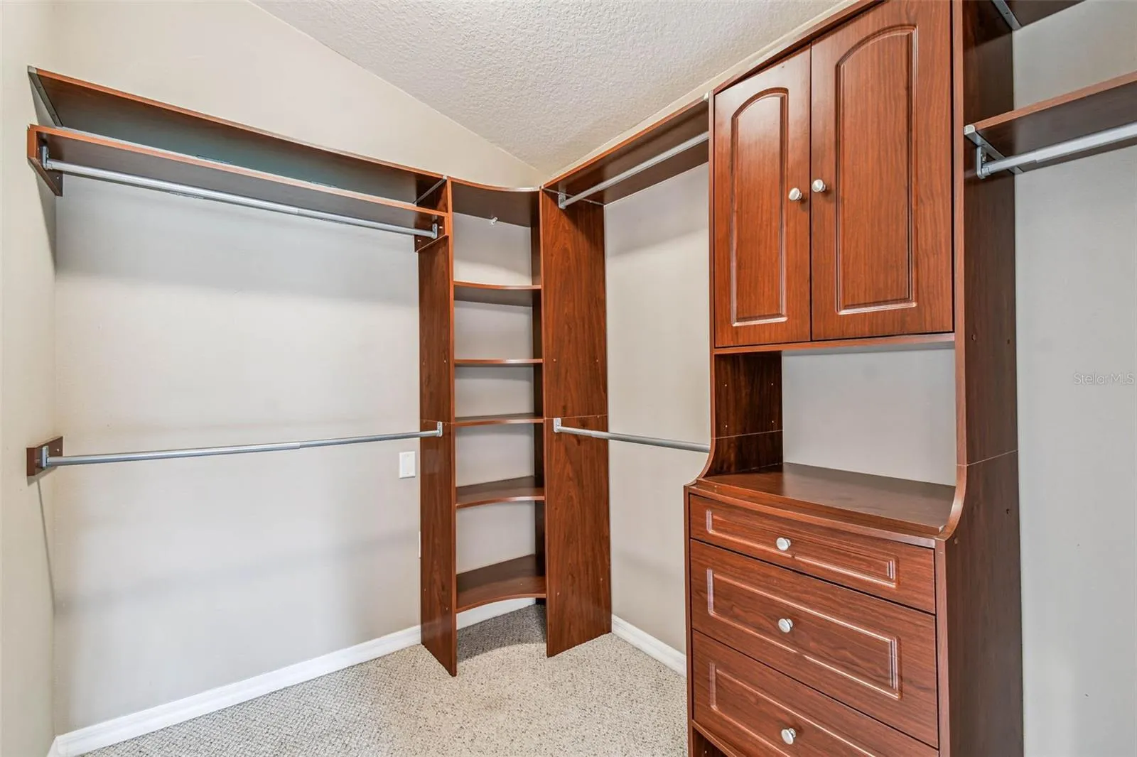 19207 ROBIN PERCH LN